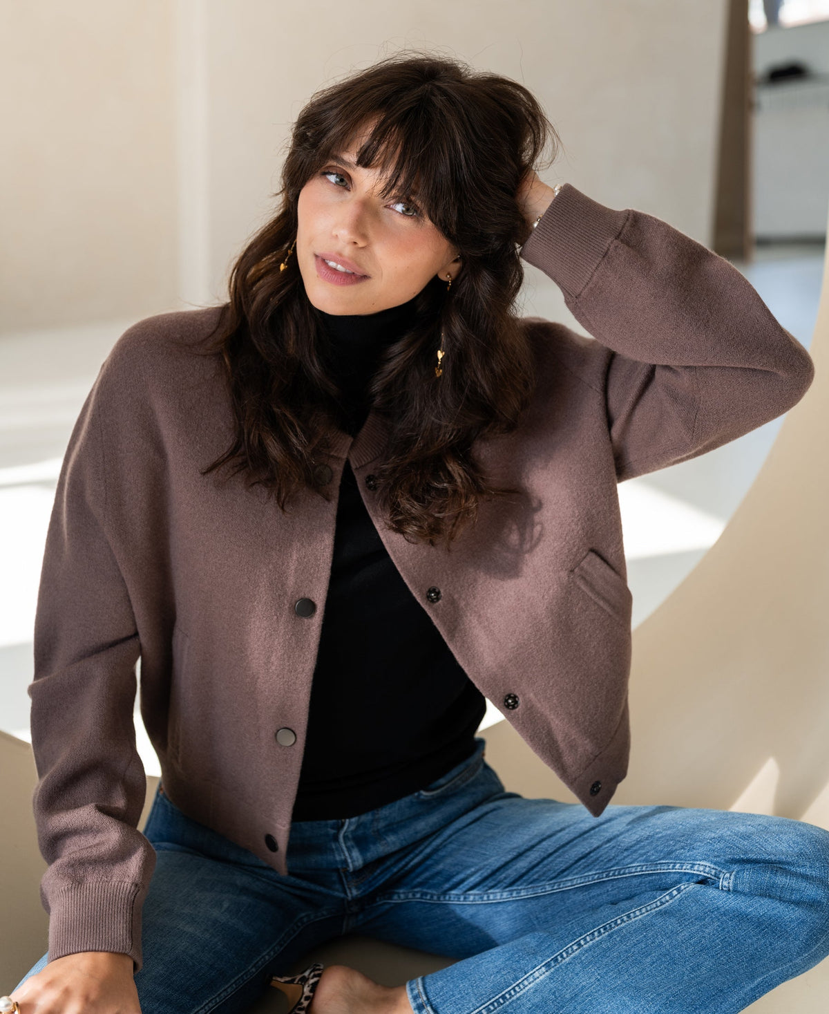 Bruna chaqueta bomber corta