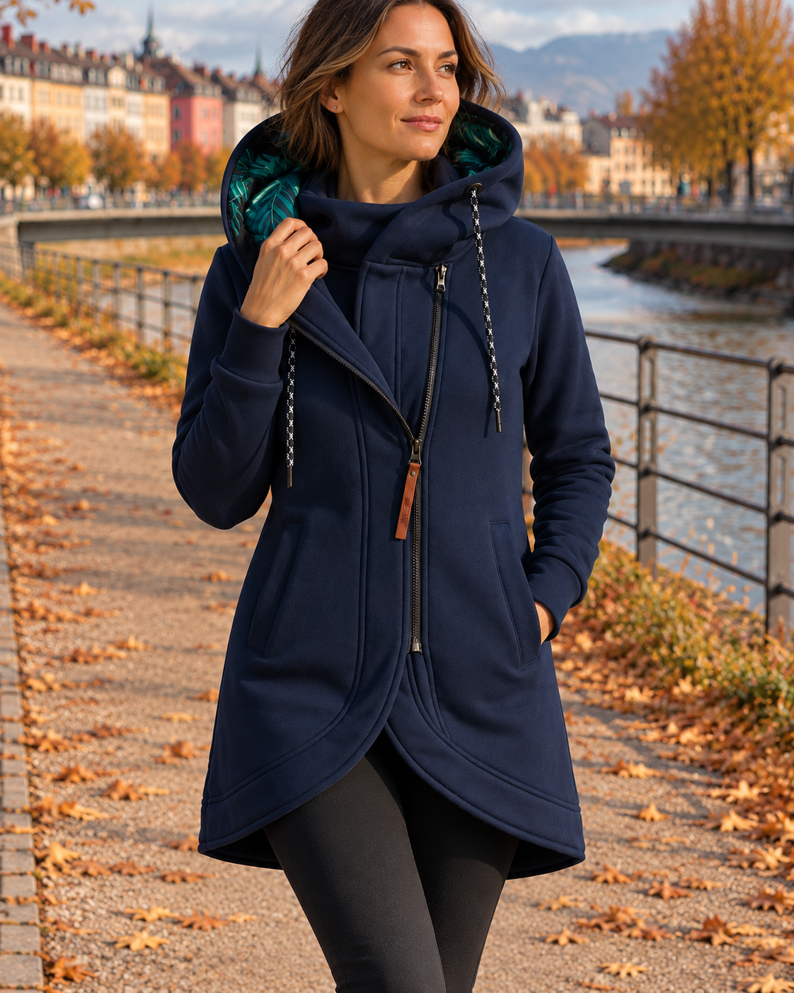 Aria chaqueta larga con capucha azul marino
