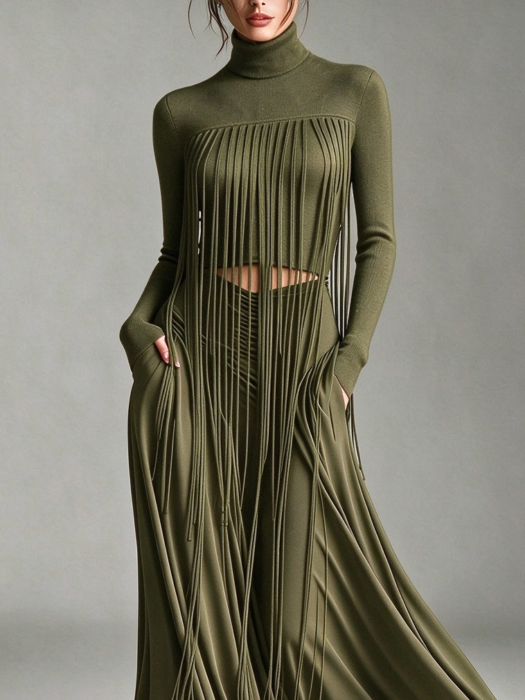 Conjunto de Top de Cuello Alto y Falda con Flecos