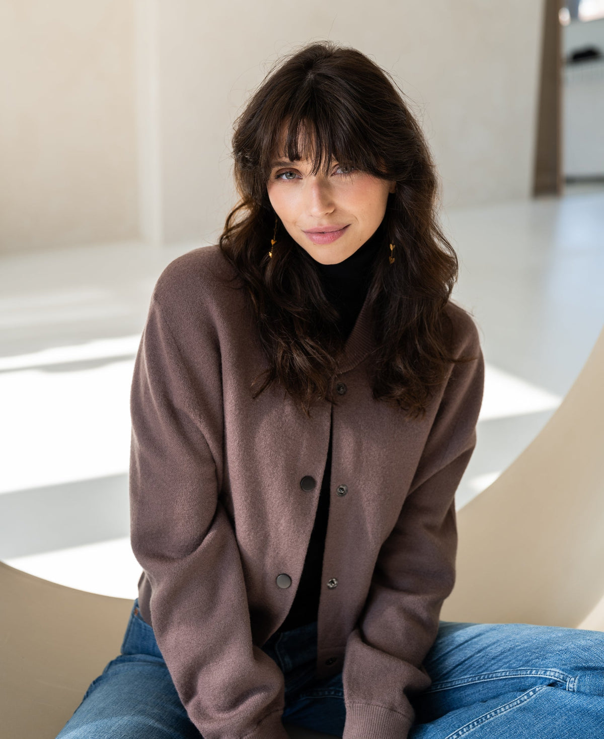 Bruna chaqueta bomber corta