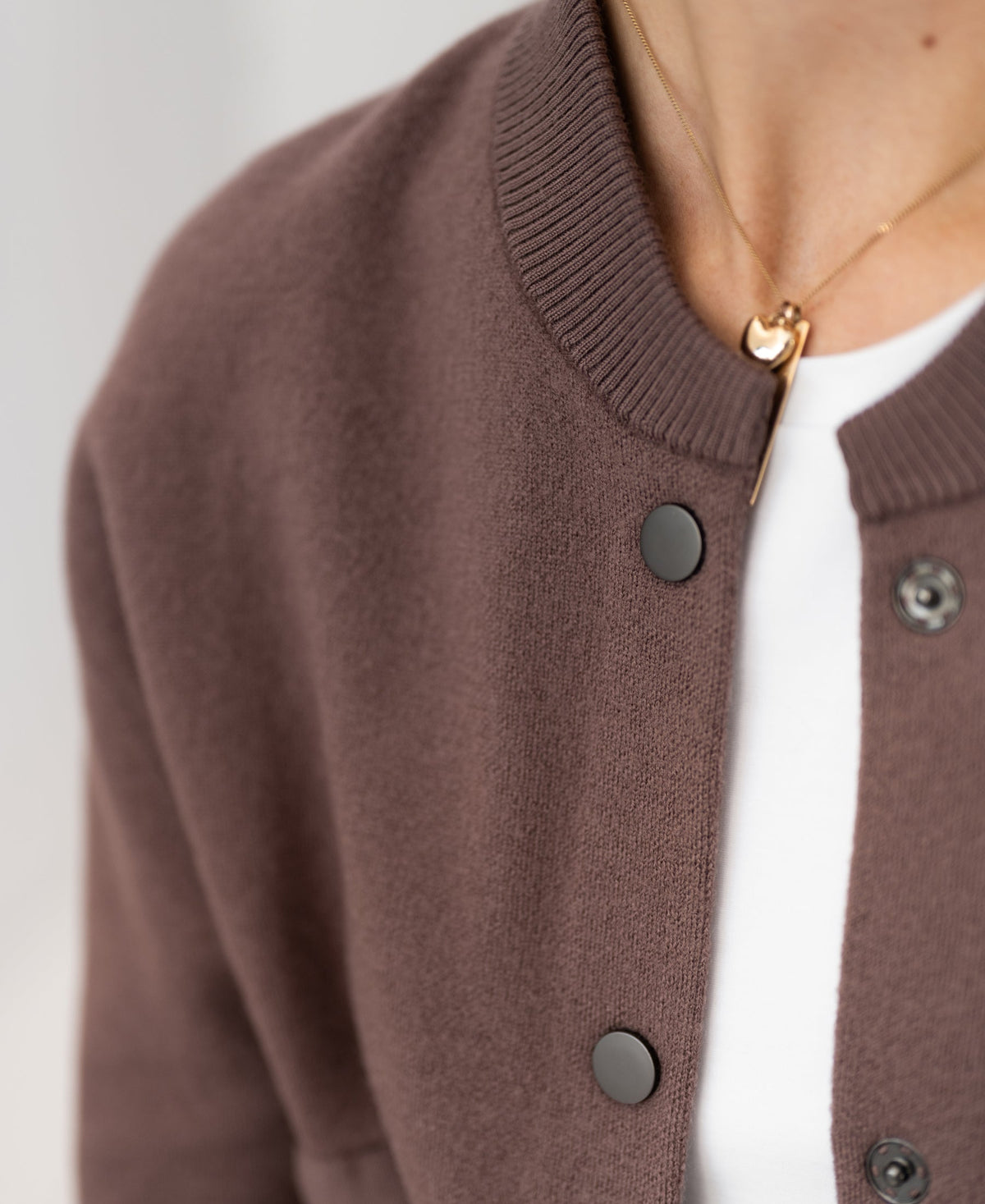 Bruna chaqueta bomber corta